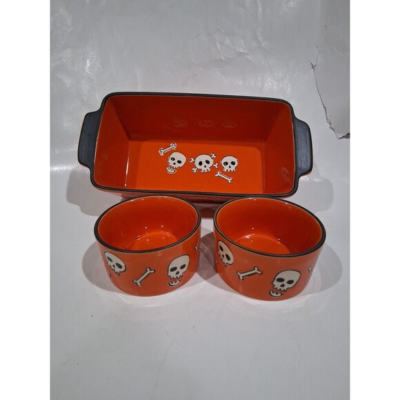 Fig & Fern Halloween Baking Pan And Cups, Skull and Bones. - Picture 1 of 3